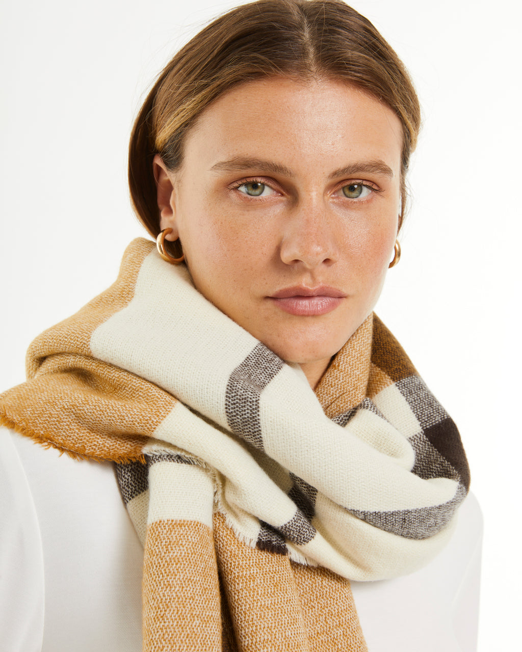 Women's checkered print scarf