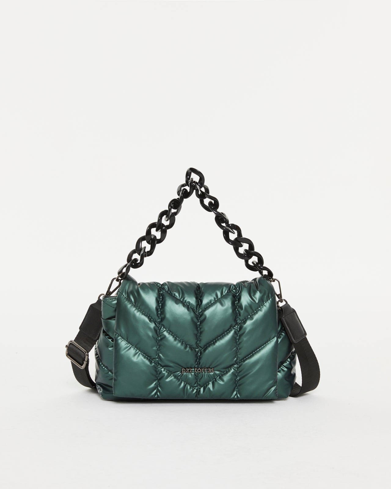 Women's padded shoulder bag with flap and magnetic closure