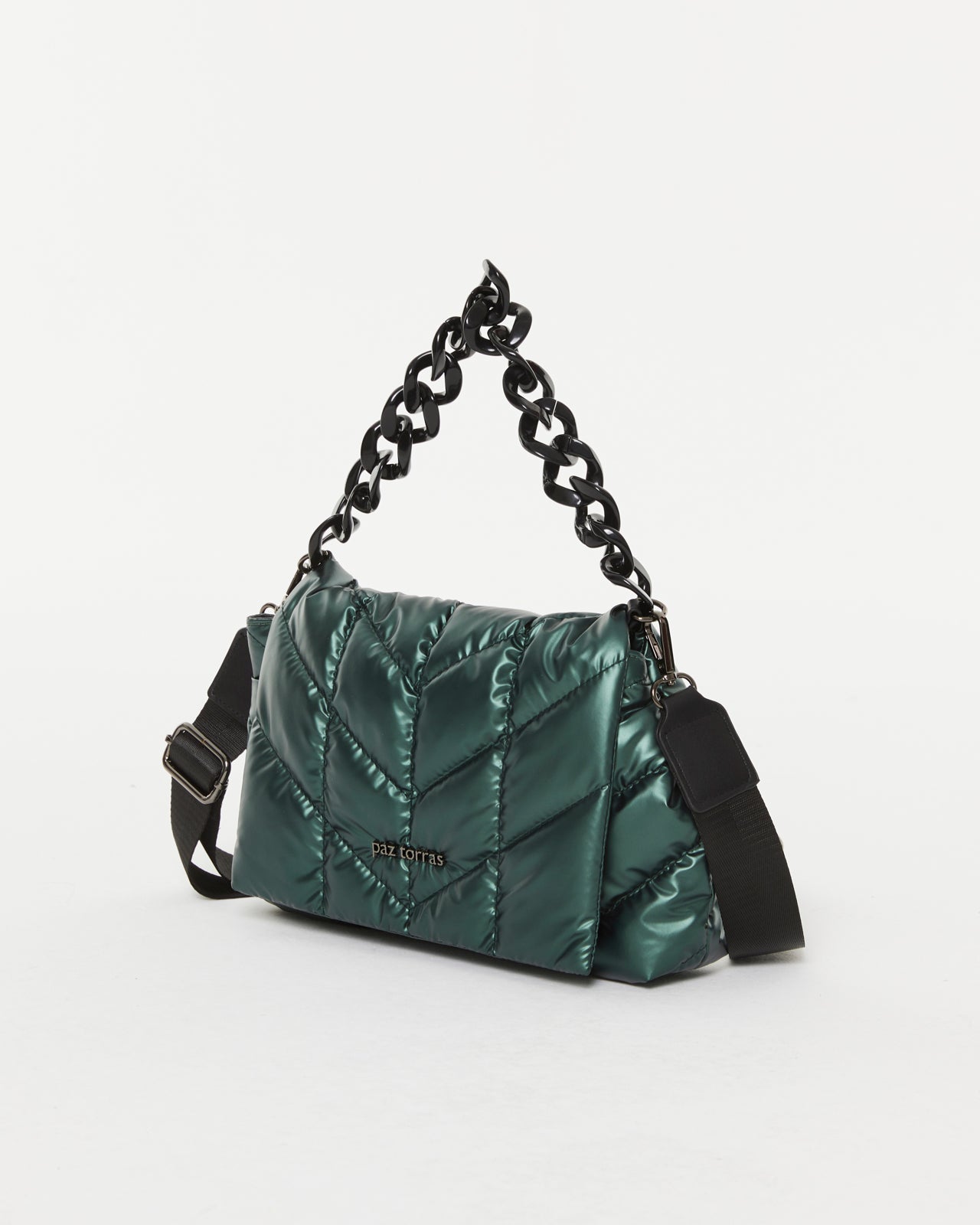 Women's padded shoulder bag with flap and magnetic closure