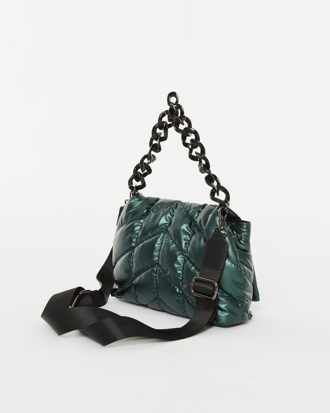 Women's padded shoulder bag with flap and magnetic closure