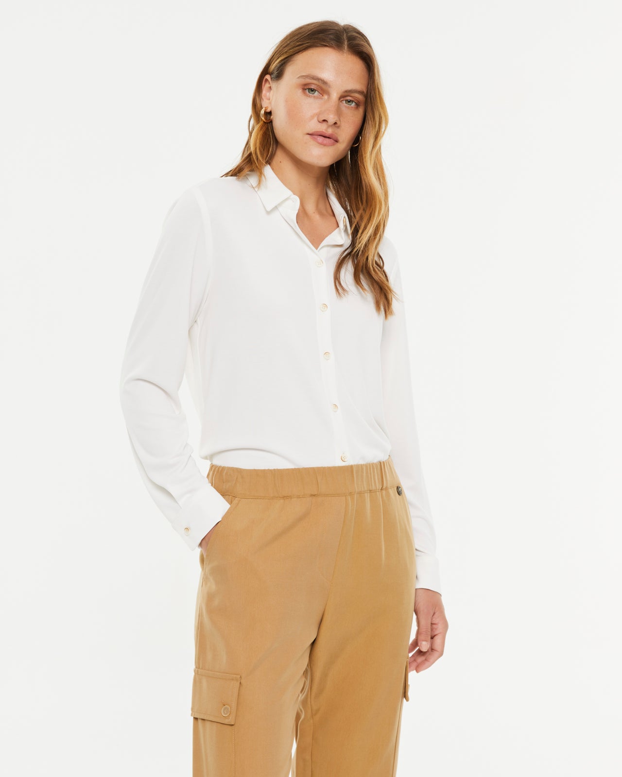 Camisa de mujer en punto liso cuello camisero manga larga