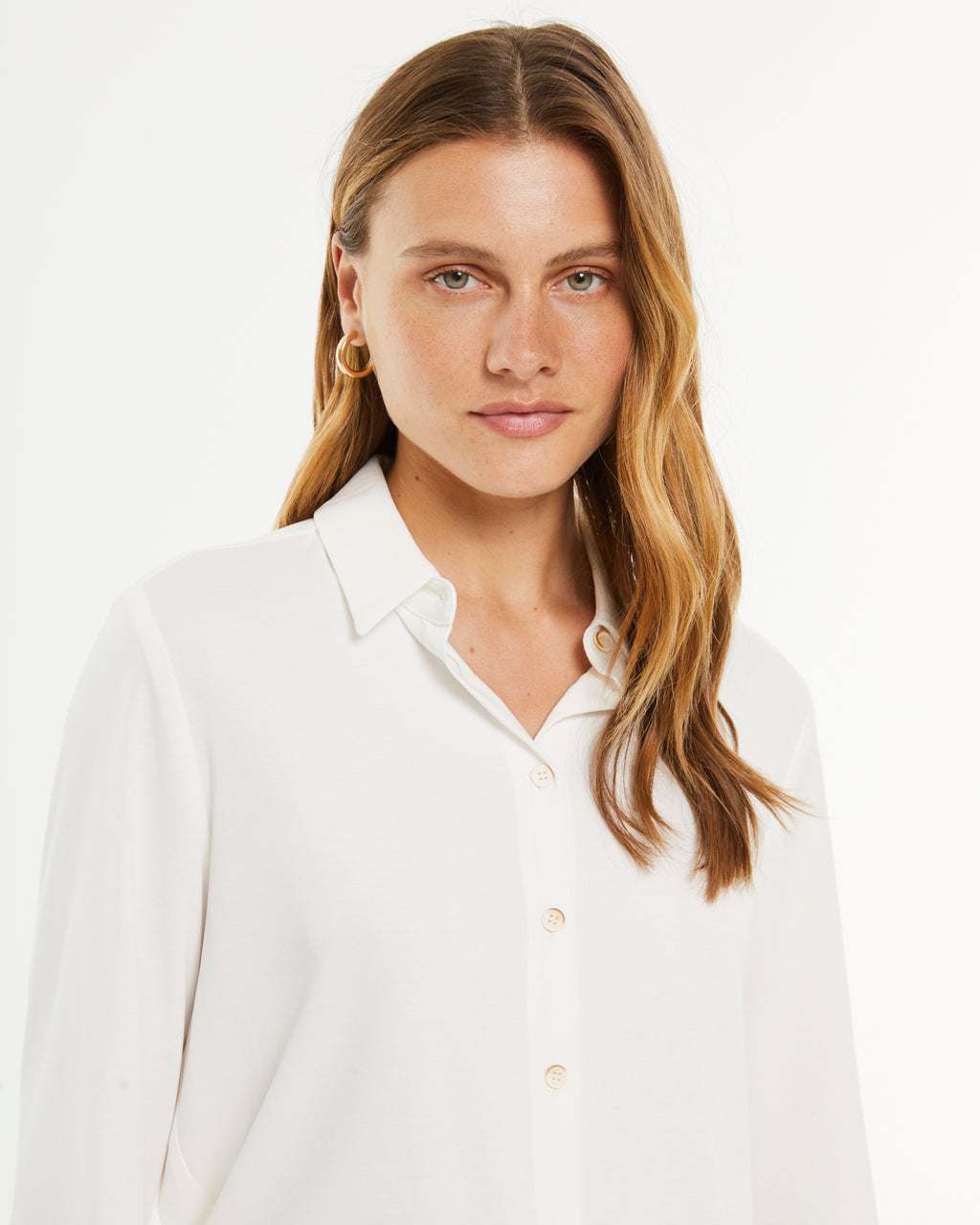 Camisa de mujer en punto liso cuello camisero manga larga