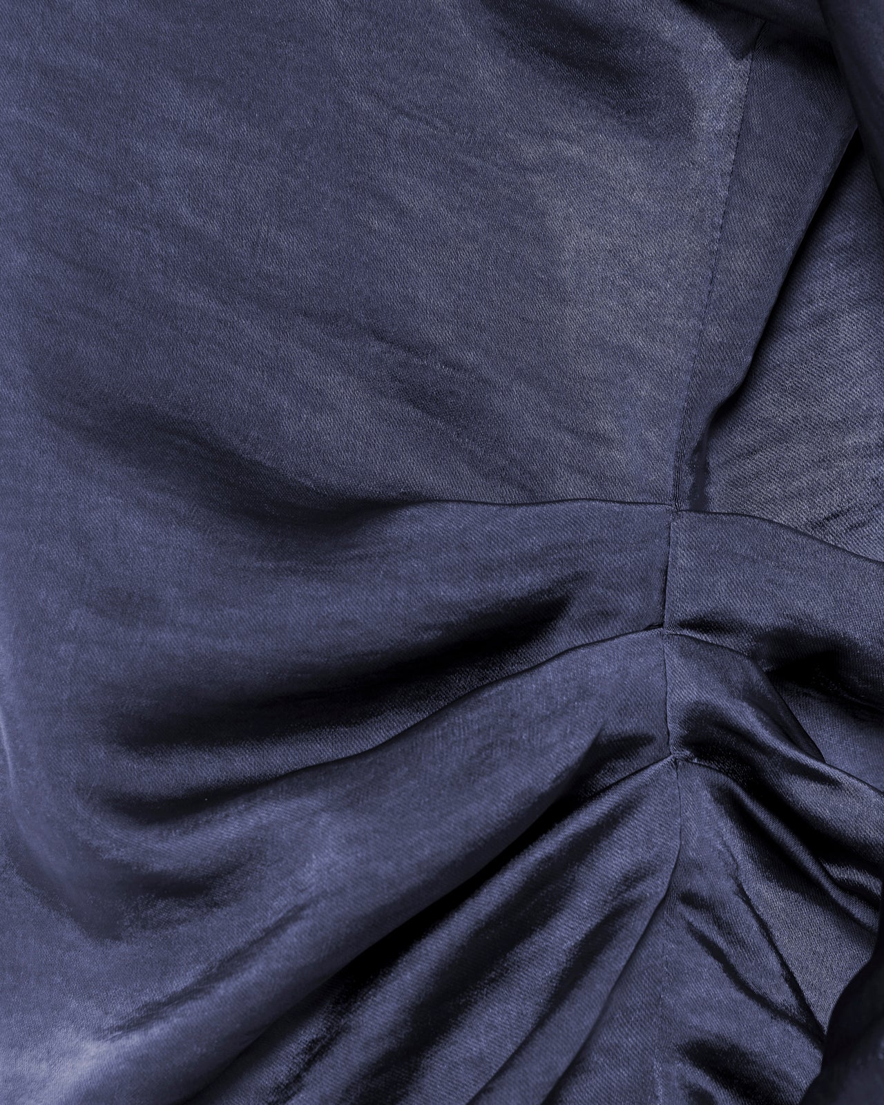 Blusa de mujer satinada manga francesa y escote redondo