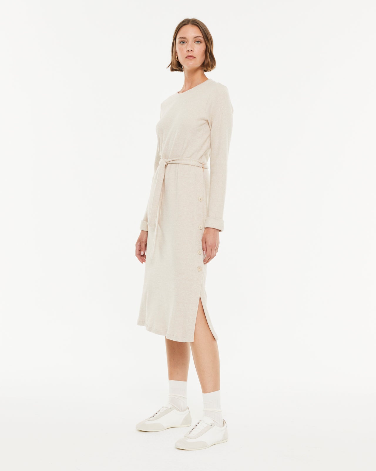 Robe en maille à manches longues avec col rond et ceinture