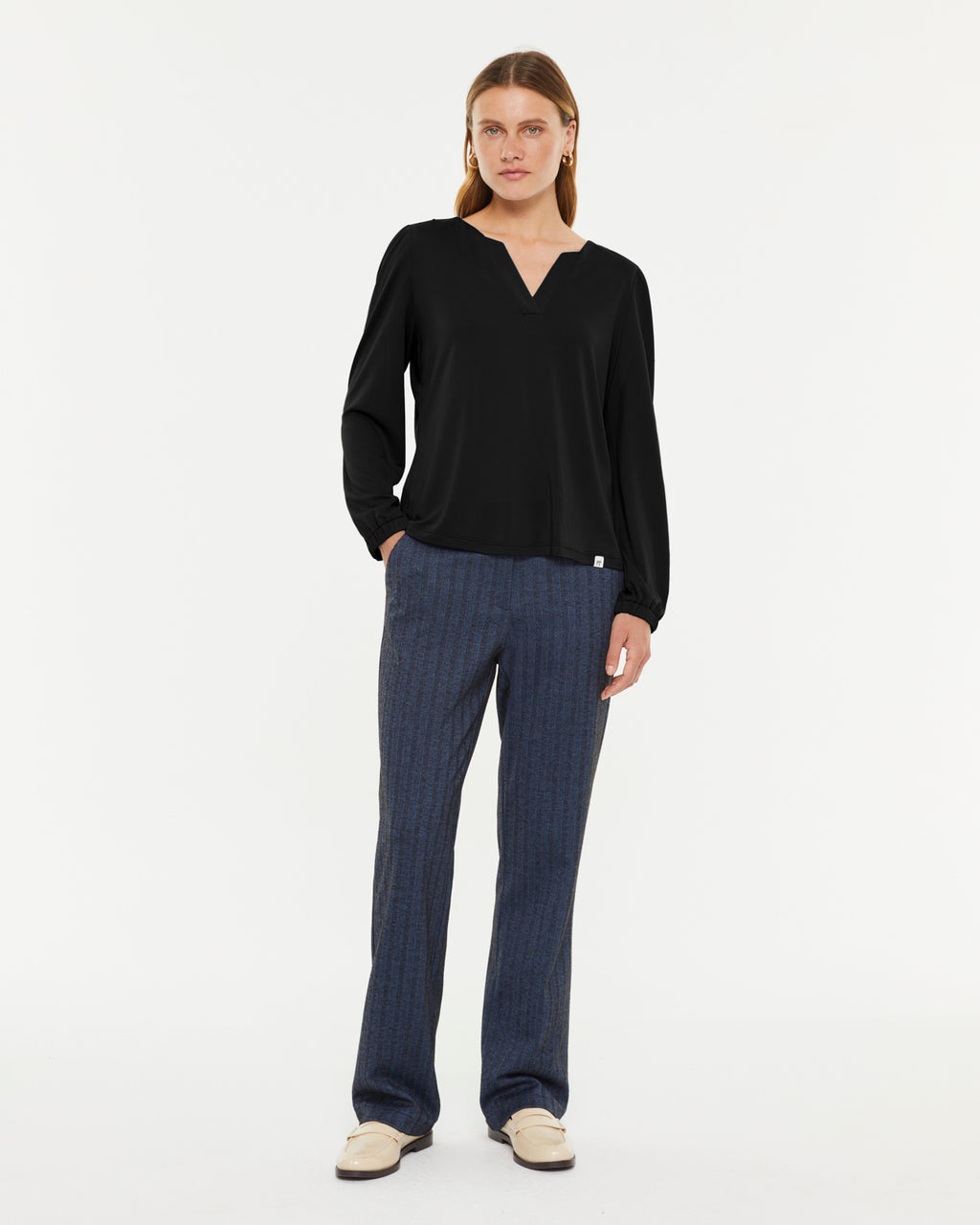 T-shirt à manches longues et col en V pour femme