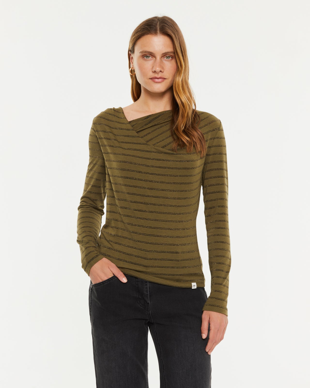 Camiseta de mujer estampado rayas lurex escote asimétrico