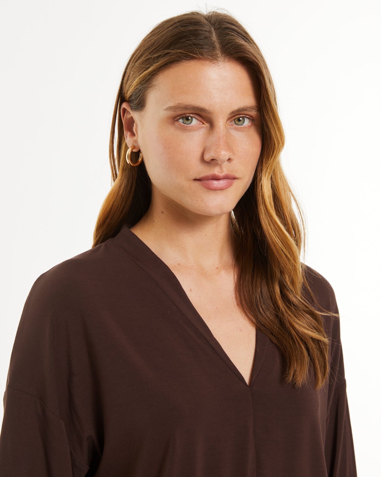 T-shirt à manches courtes et col en V pour femme