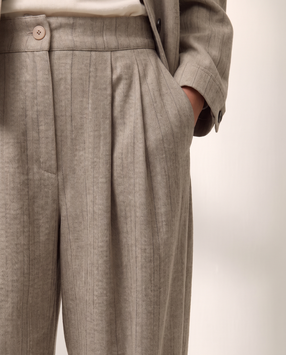 Pantalón bombacho de mujer con pinzas