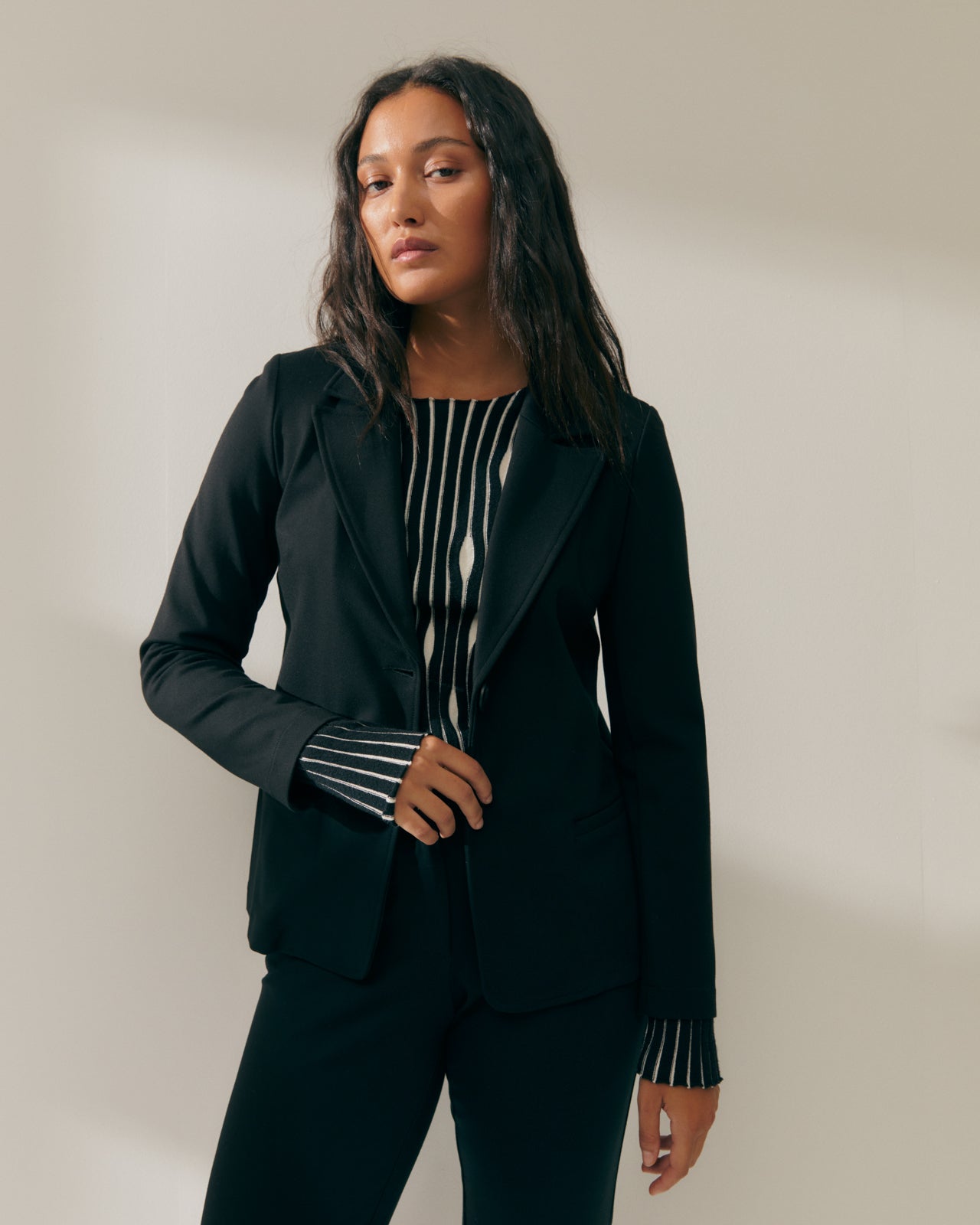 Women's blazer in Roma knit and welt pockets