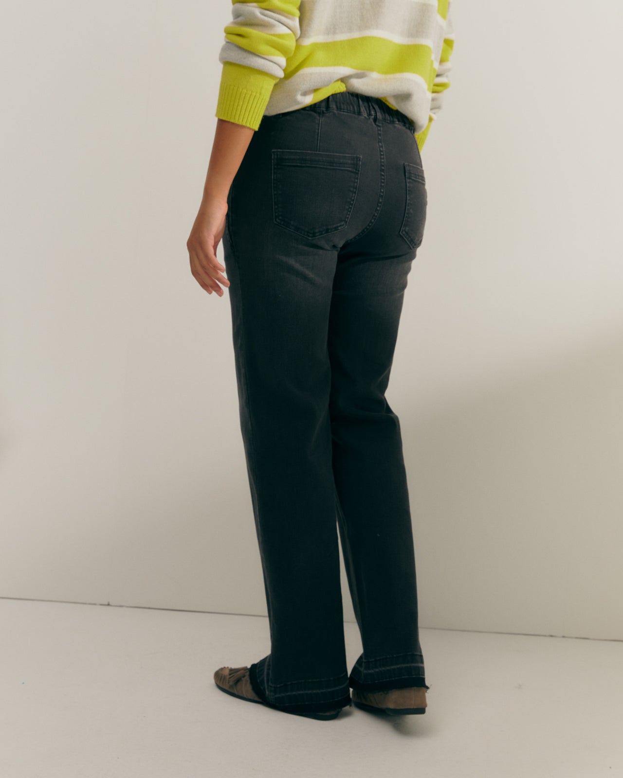 Women's straight jeans with elastic waistband
