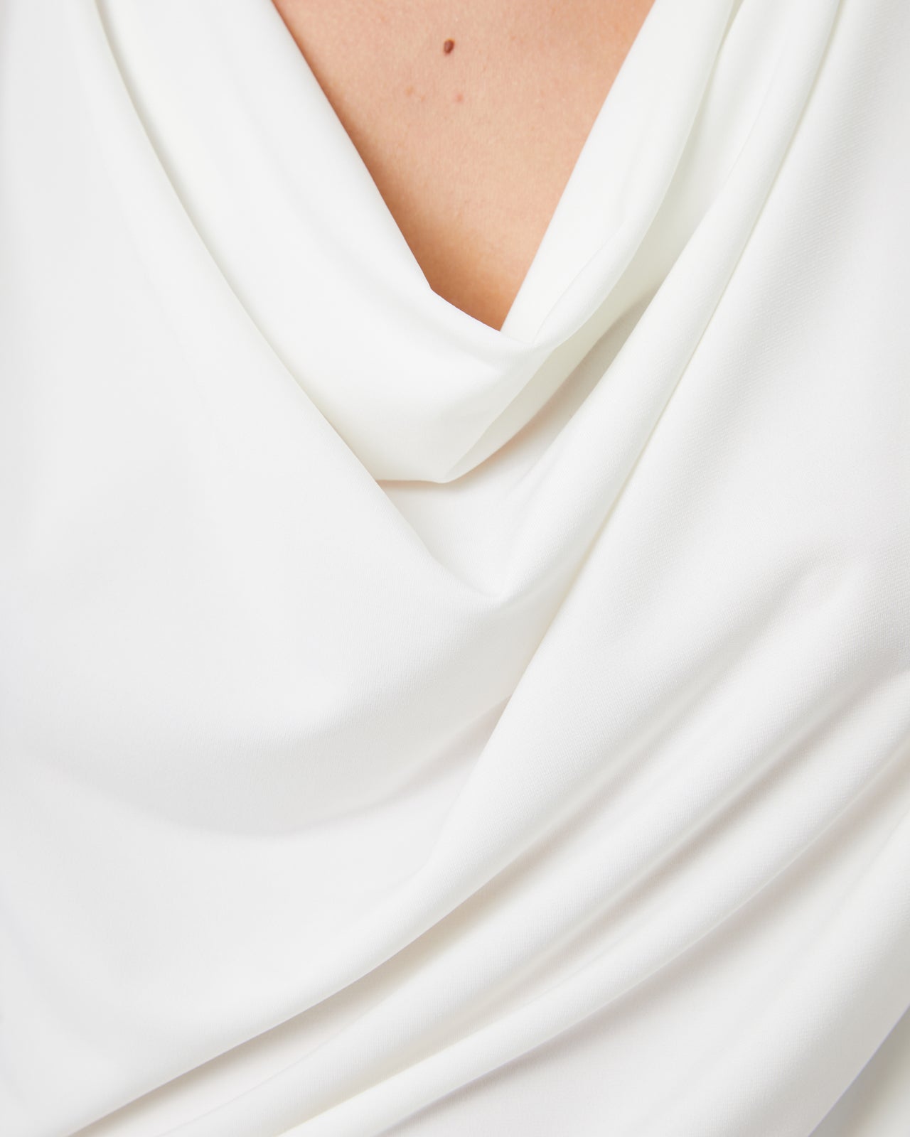 T-shirt femme à manches courtes avec fentes et décolleté drapé