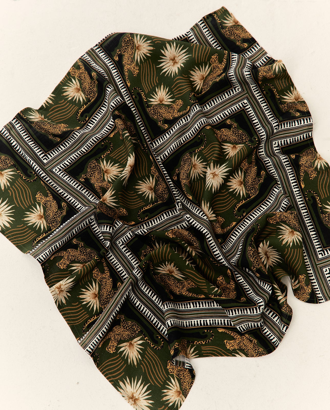 Bandana de viscosa estampado selvático