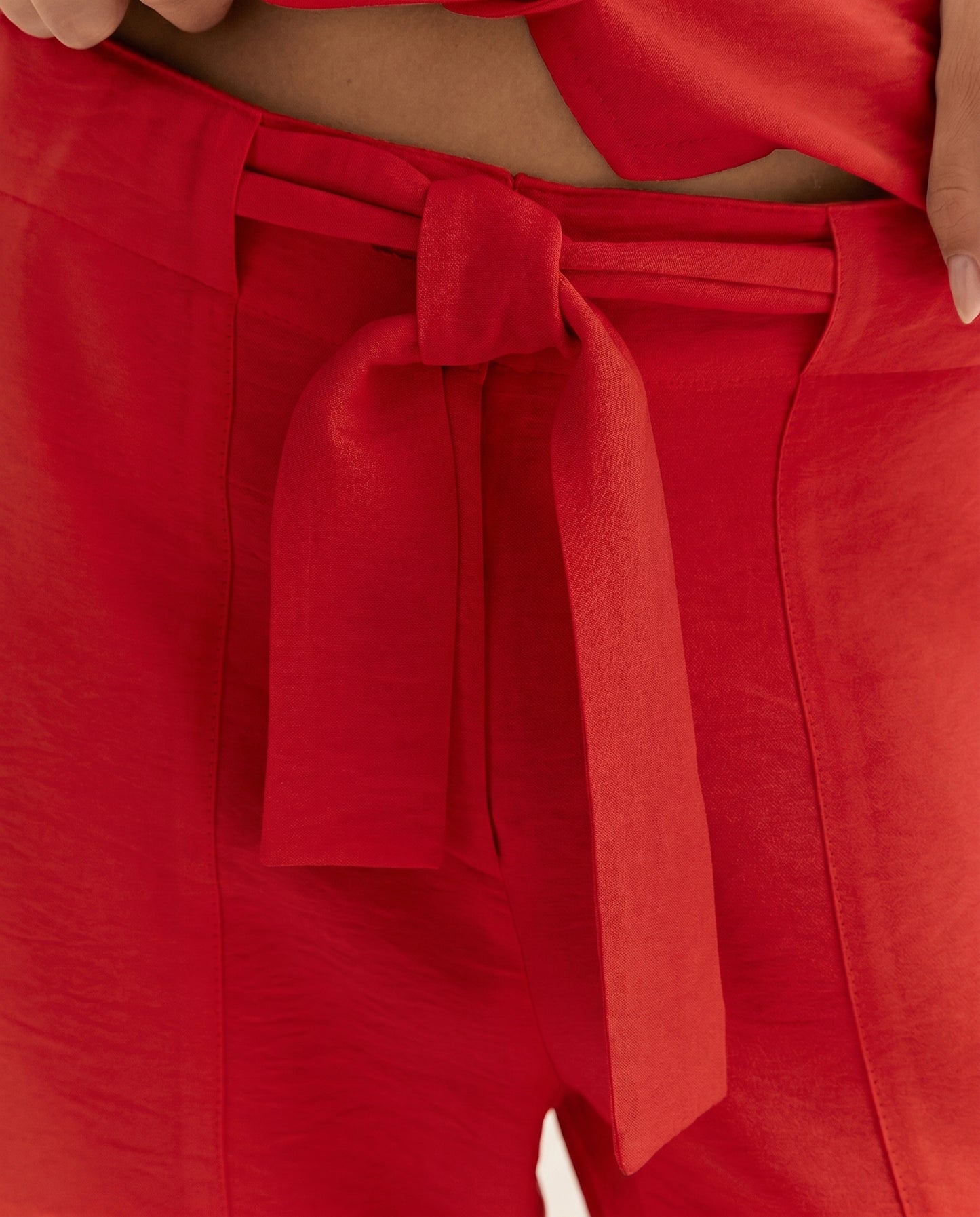 Pantalón ancho de mujer con lazada