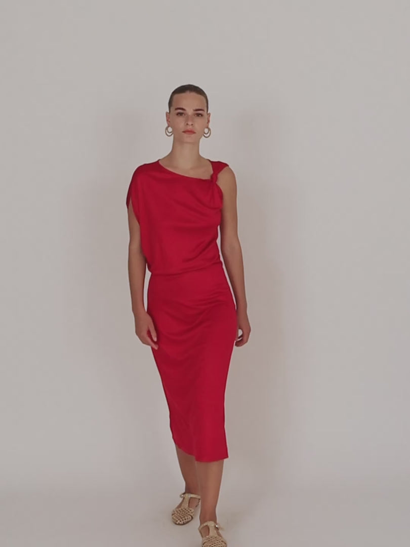 Vestido midi de punto de corte asimétrico en escote y mangas
