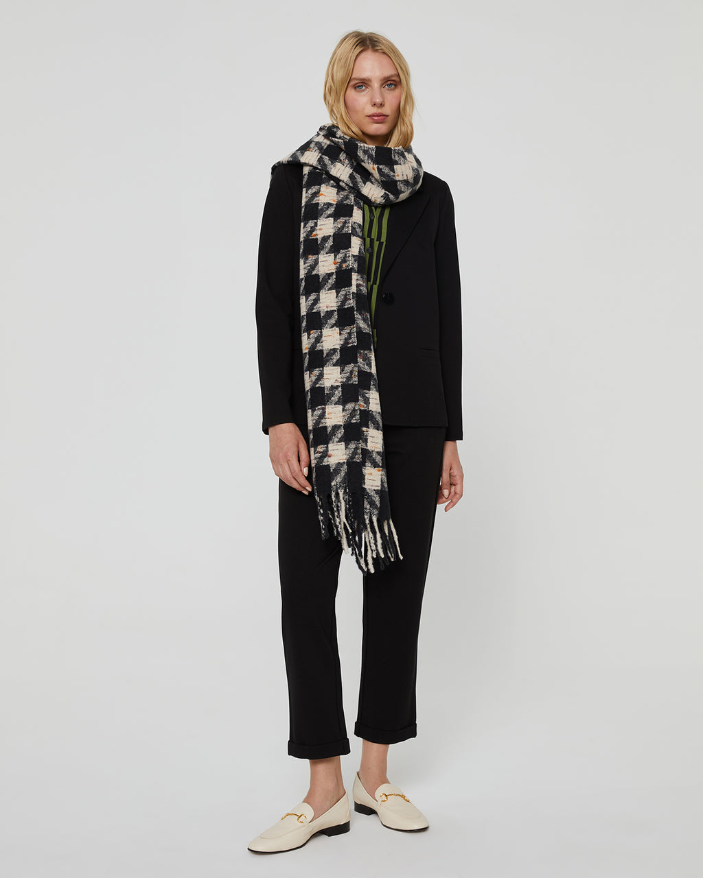 Women's plaid scarf with fringes