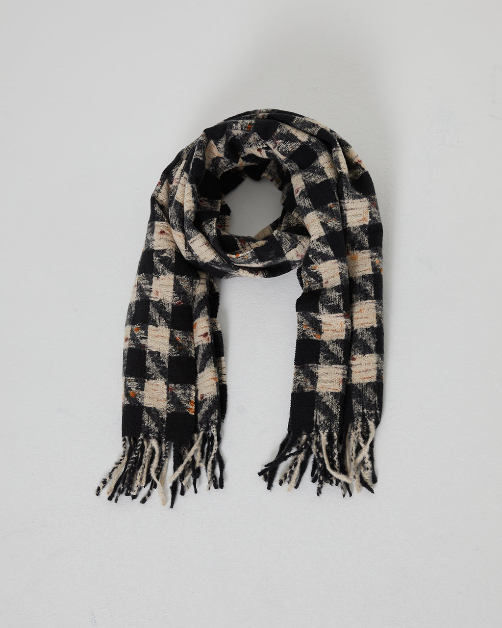 Women's plaid scarf with fringes