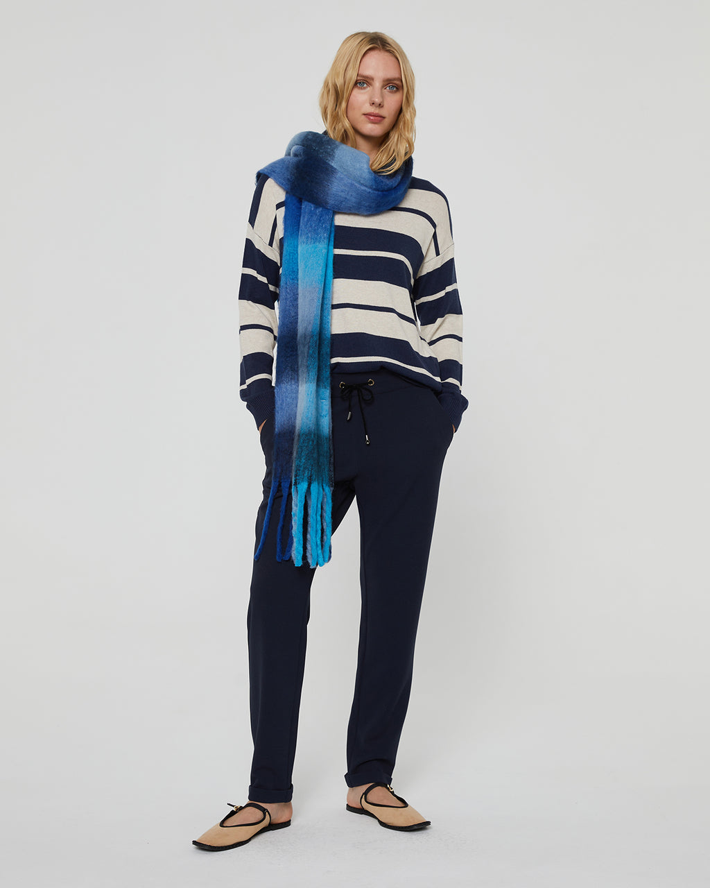 Women's checked scarf in blue tones with long fringes