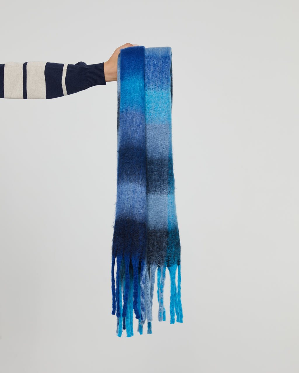 Women's checked scarf in blue tones with long fringes