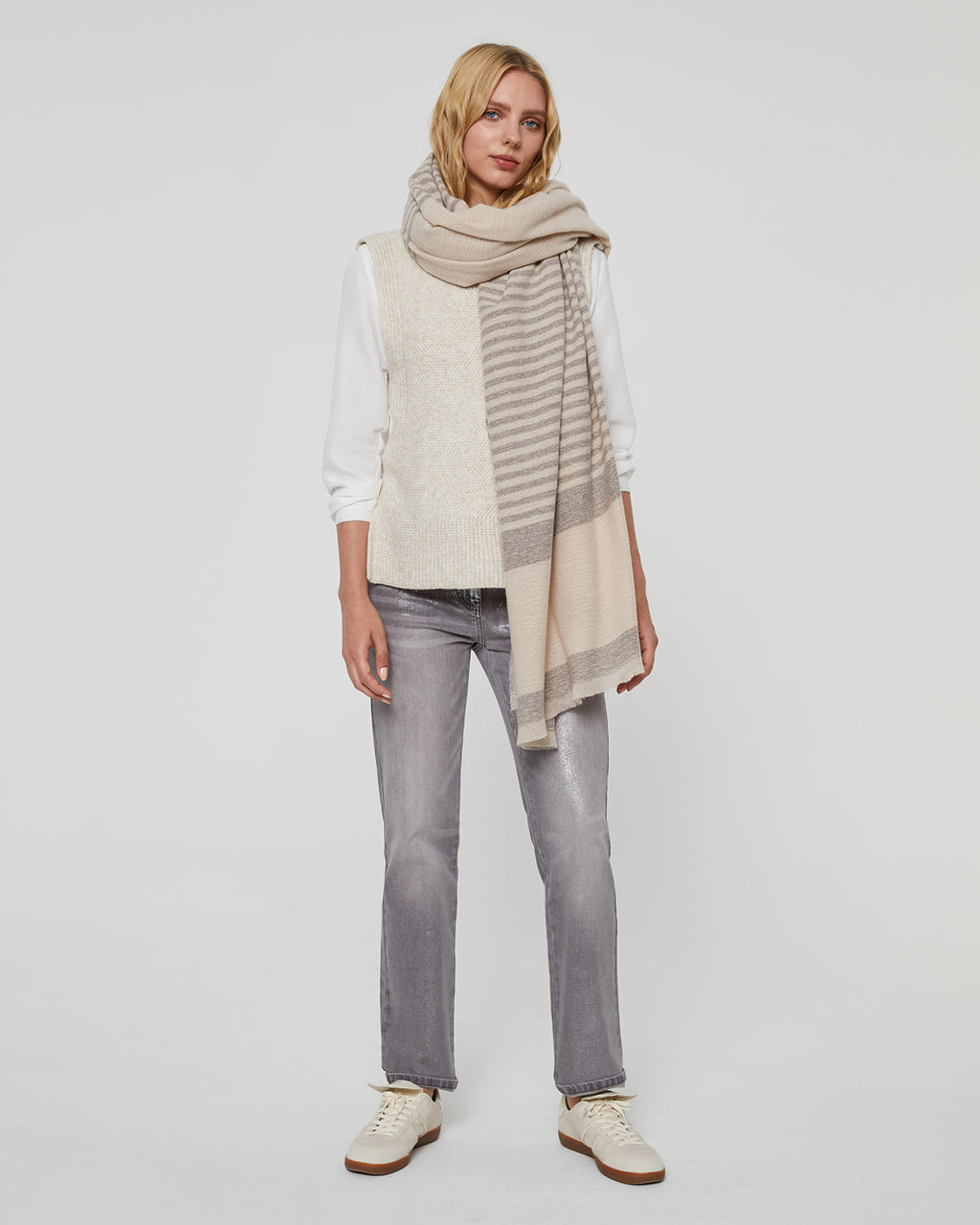 Women's striped scarf in grey tones with short fringes