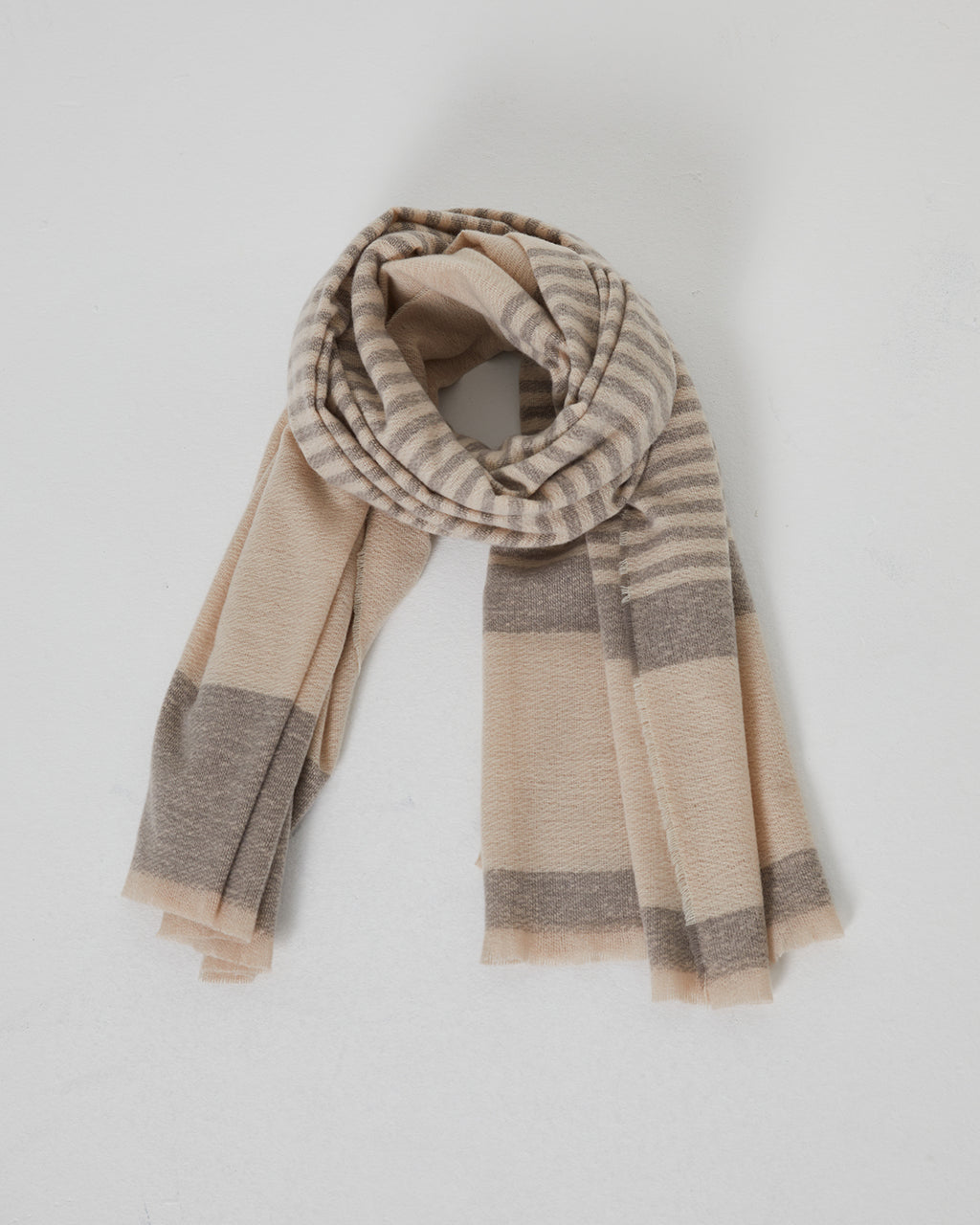 Women's striped scarf in grey tones with short fringes