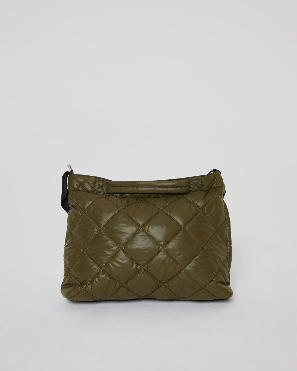 Women's quilted bag with long and wide contrasting handle