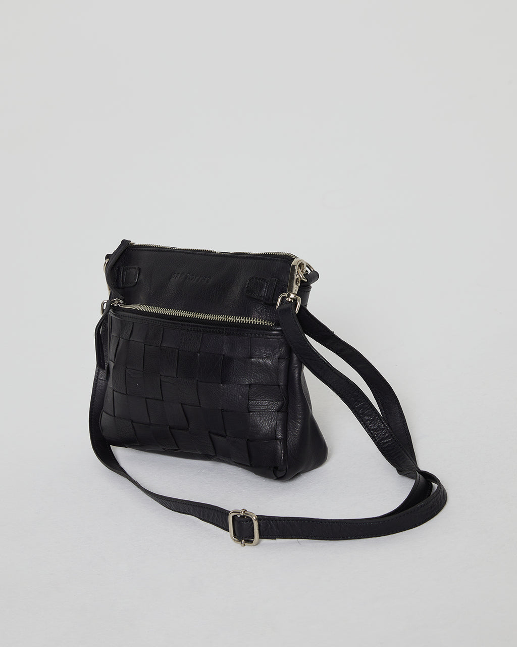 Bolso de piel trenzada de mujer