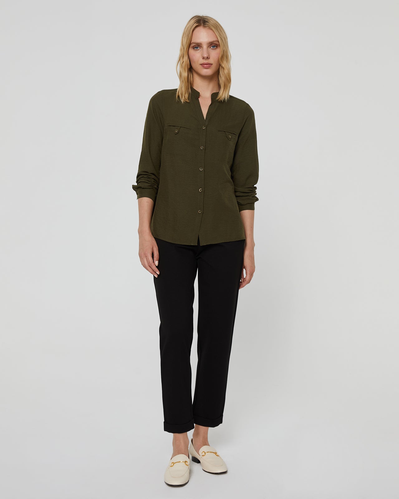 Women's long-sleeved shirt with a mandarin collar and pockets