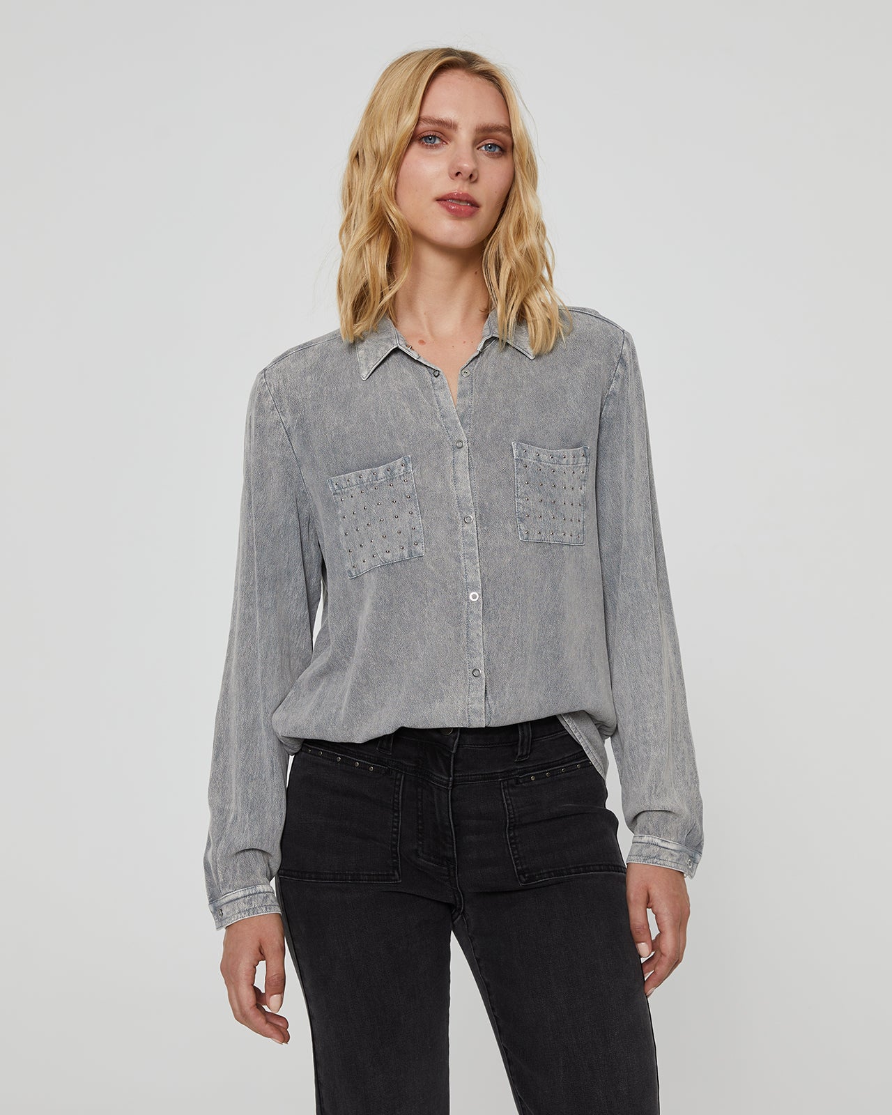 Women's long-sleeved shirt with silver studded pockets