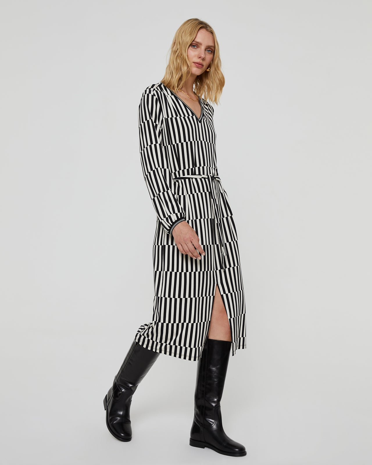 Two-tone printed knit dress with long sleeves and a V-neckline