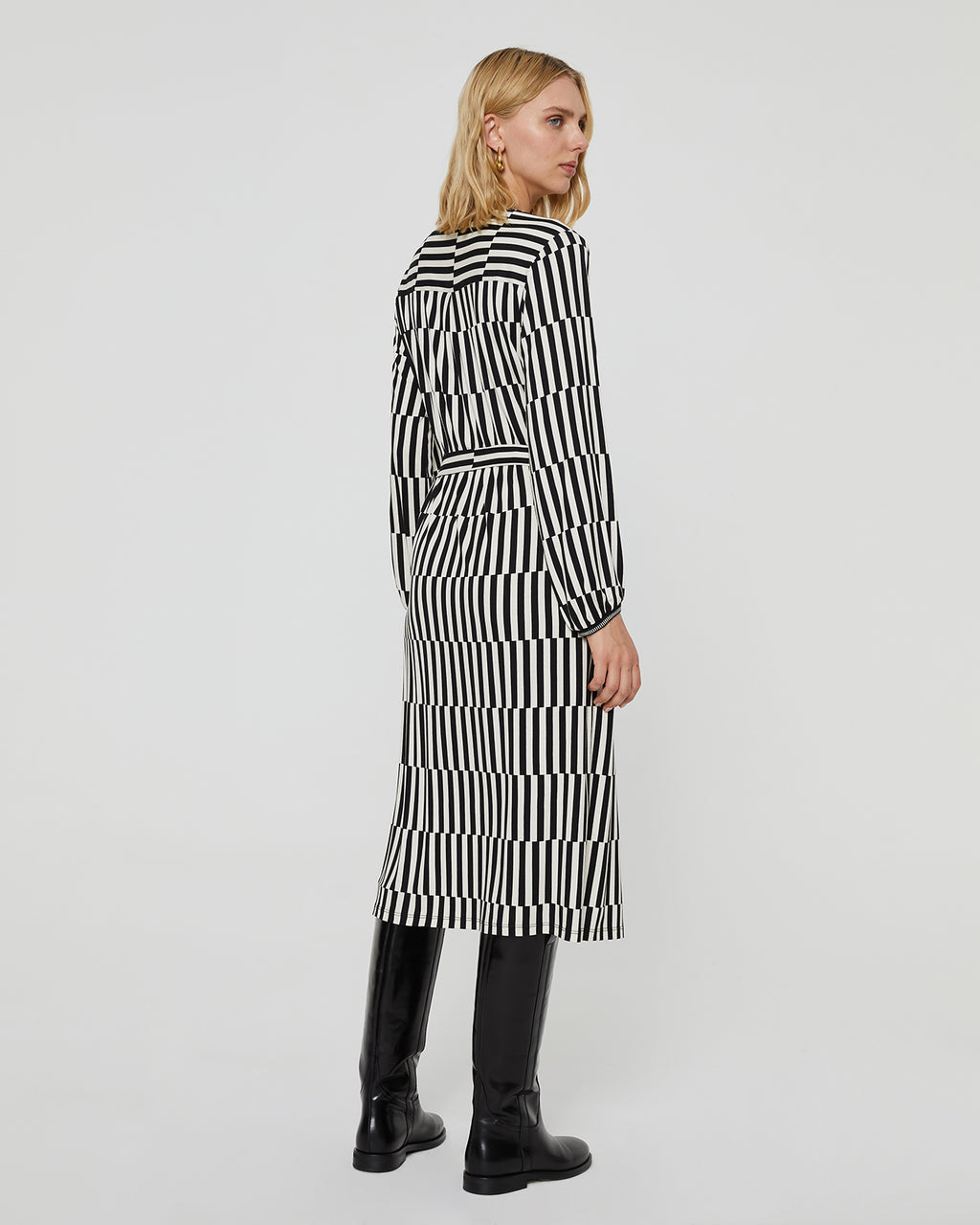 Two-tone printed knit dress with long sleeves and a V-neckline