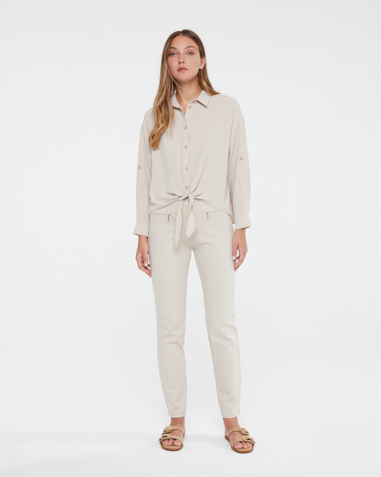 Women's long-sleeved shirt with a knot at the bottom