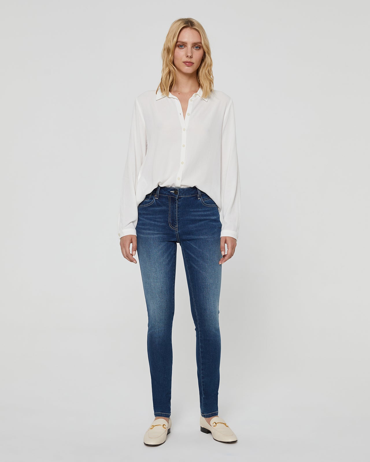 Women's mid-rise skinny jeans