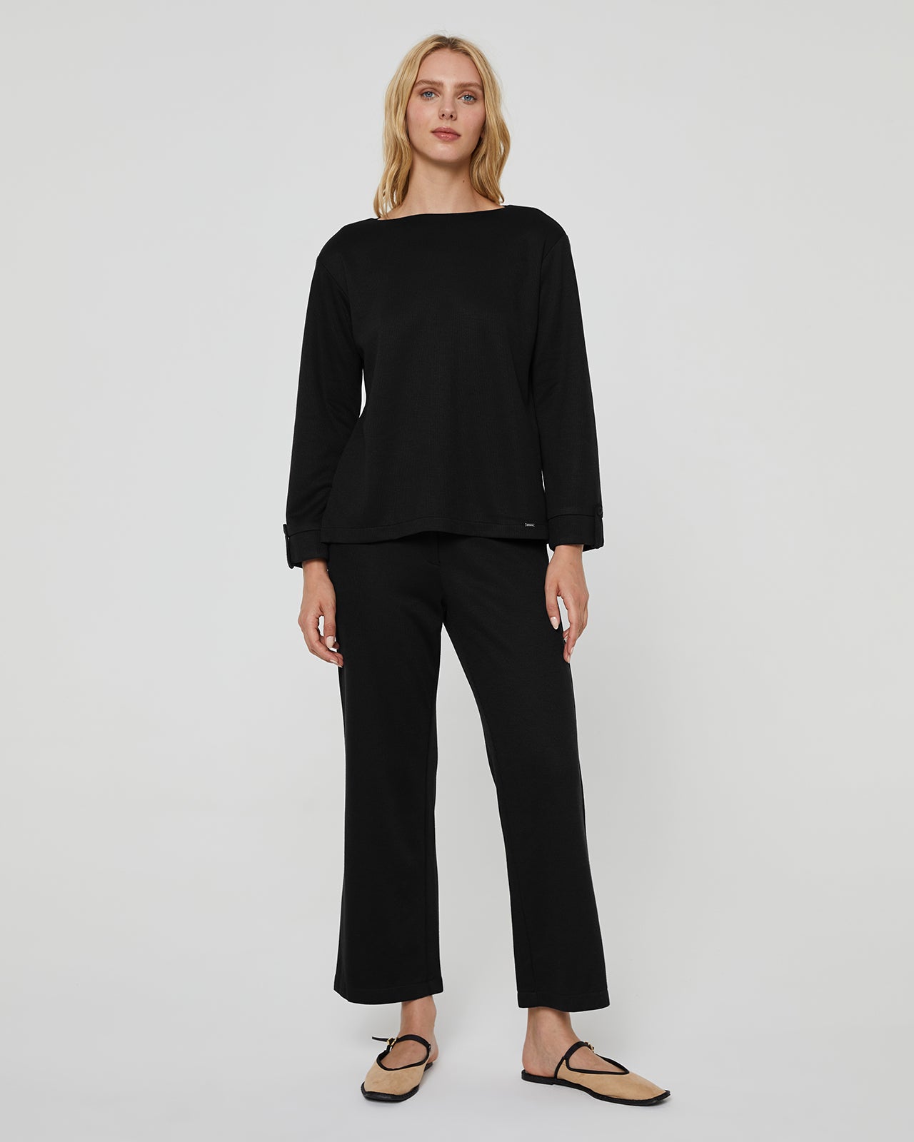 Women's wide-leg ribbed knit trousers with a mid-rise