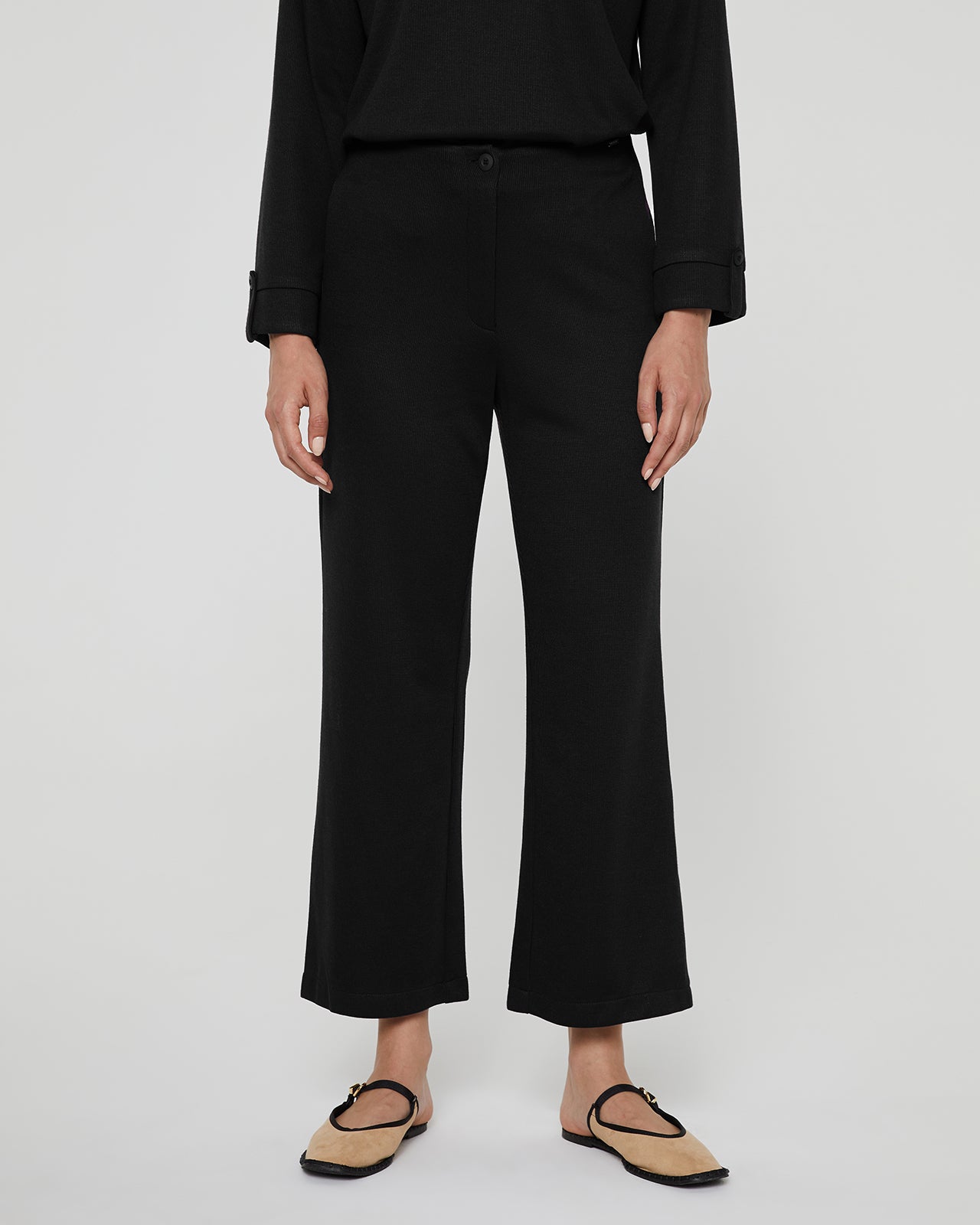 Women's wide-leg ribbed knit trousers with a mid-rise