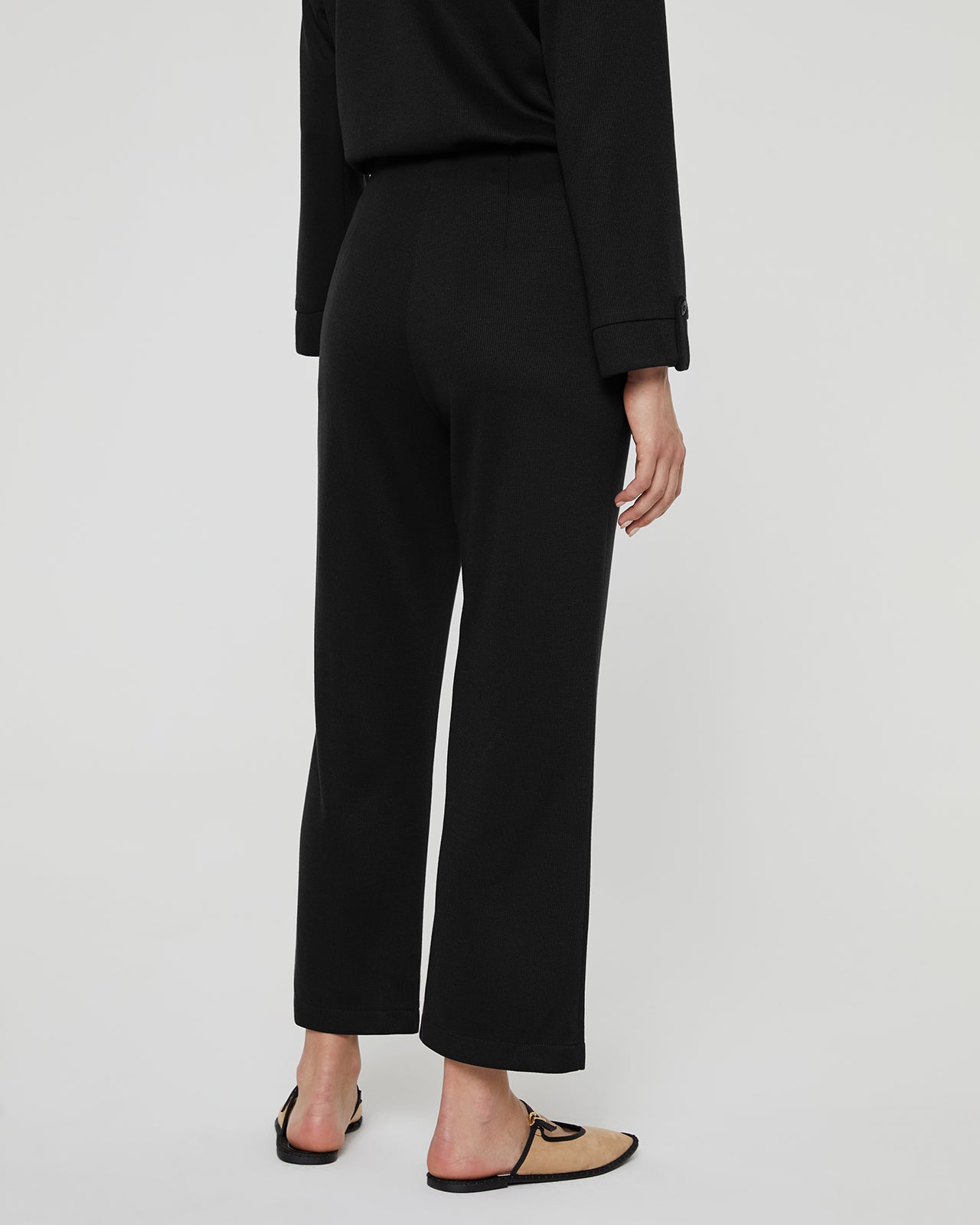 Women's wide-leg ribbed knit trousers with a mid-rise