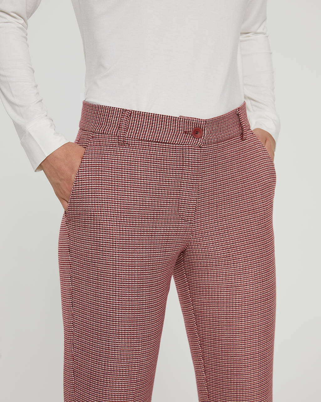 Pantalón recto de mujer de cuadros con bolsillos tipo francés