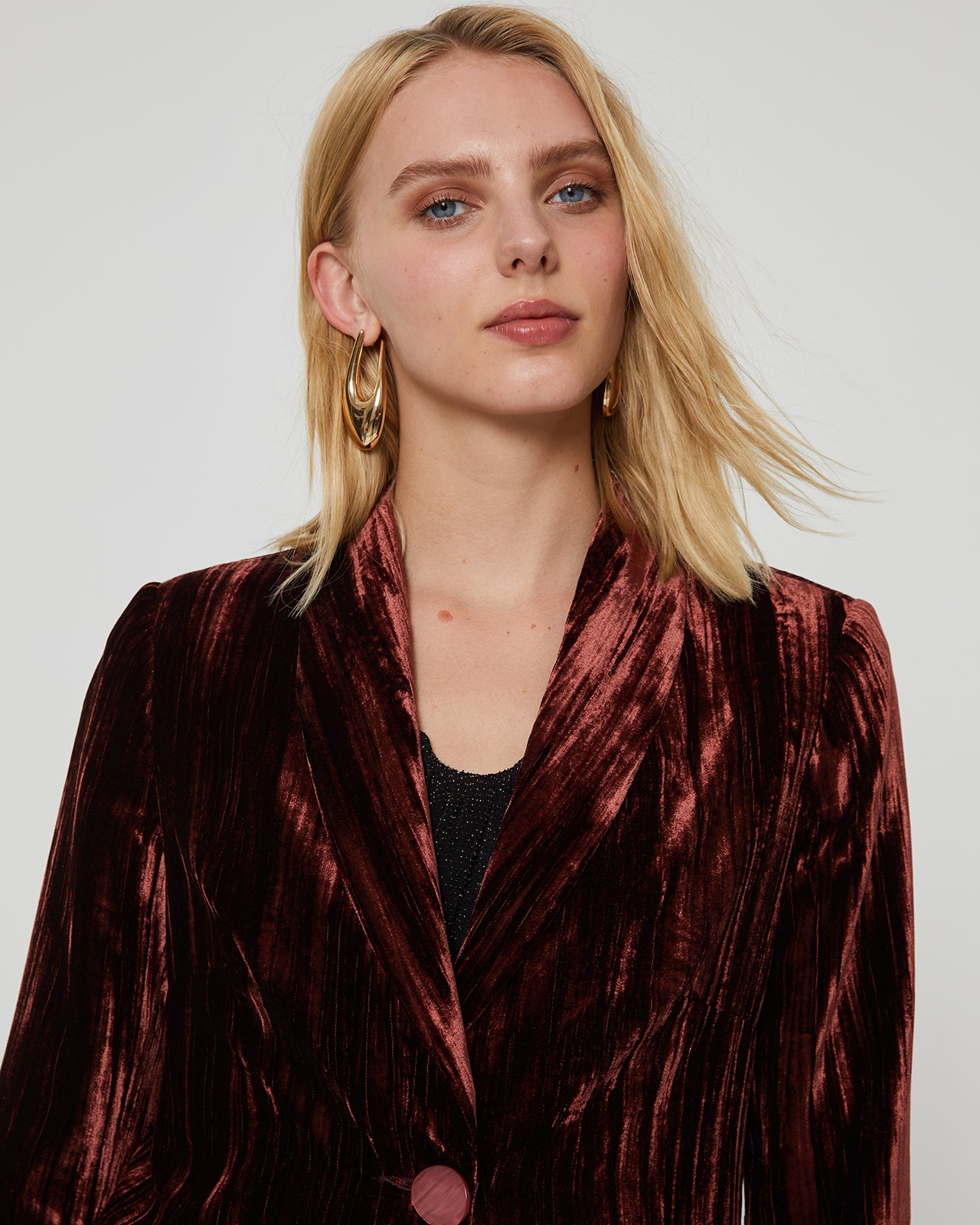 Women's straight velvet blazer with tuxedo-style lapel