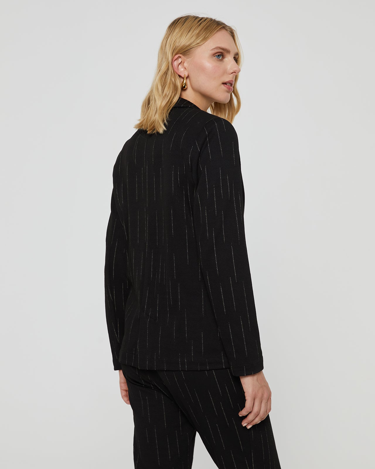 Women's knitted blazer with lapel and patch pockets