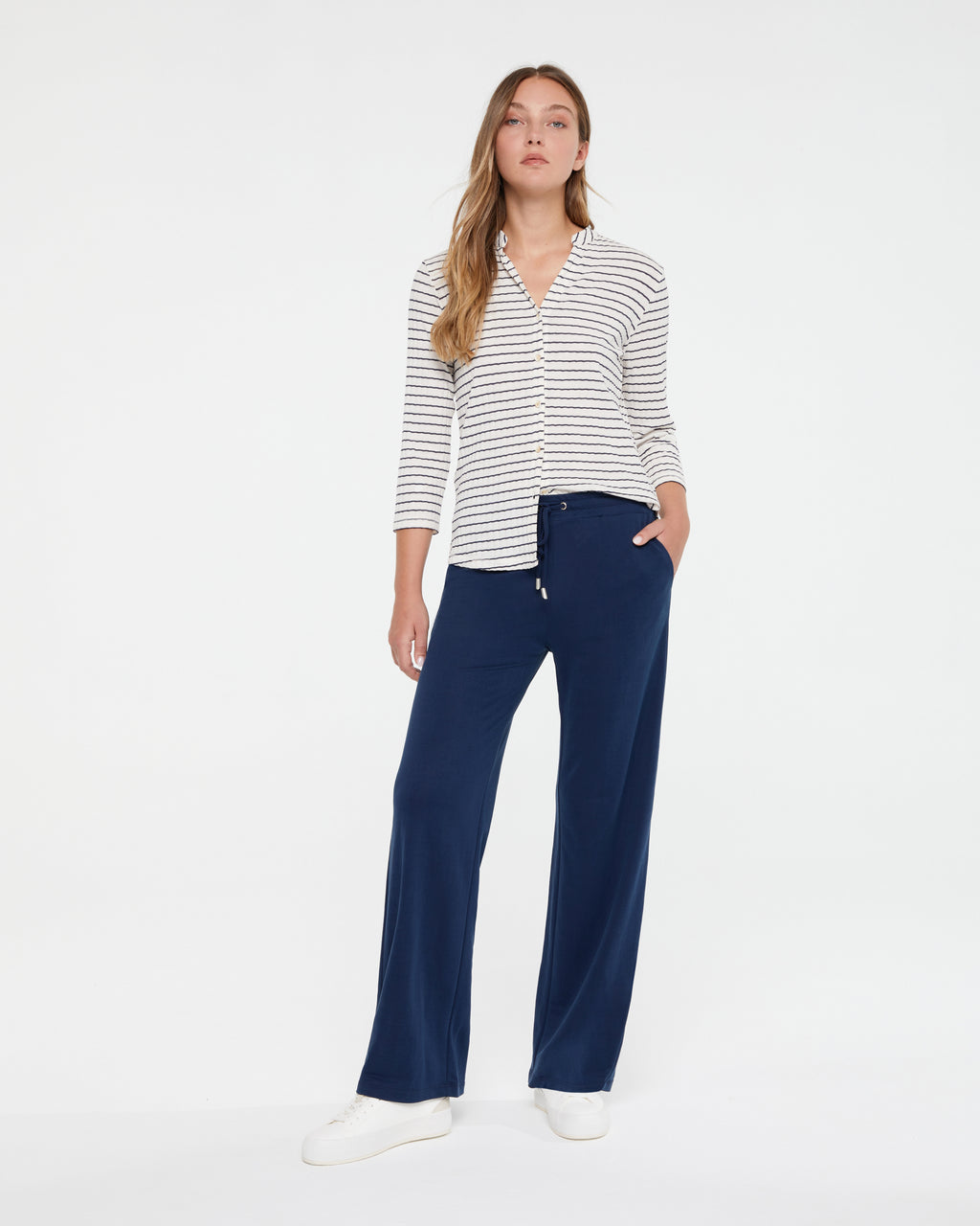 Women's straight knit trousers with pockets and elastic waist