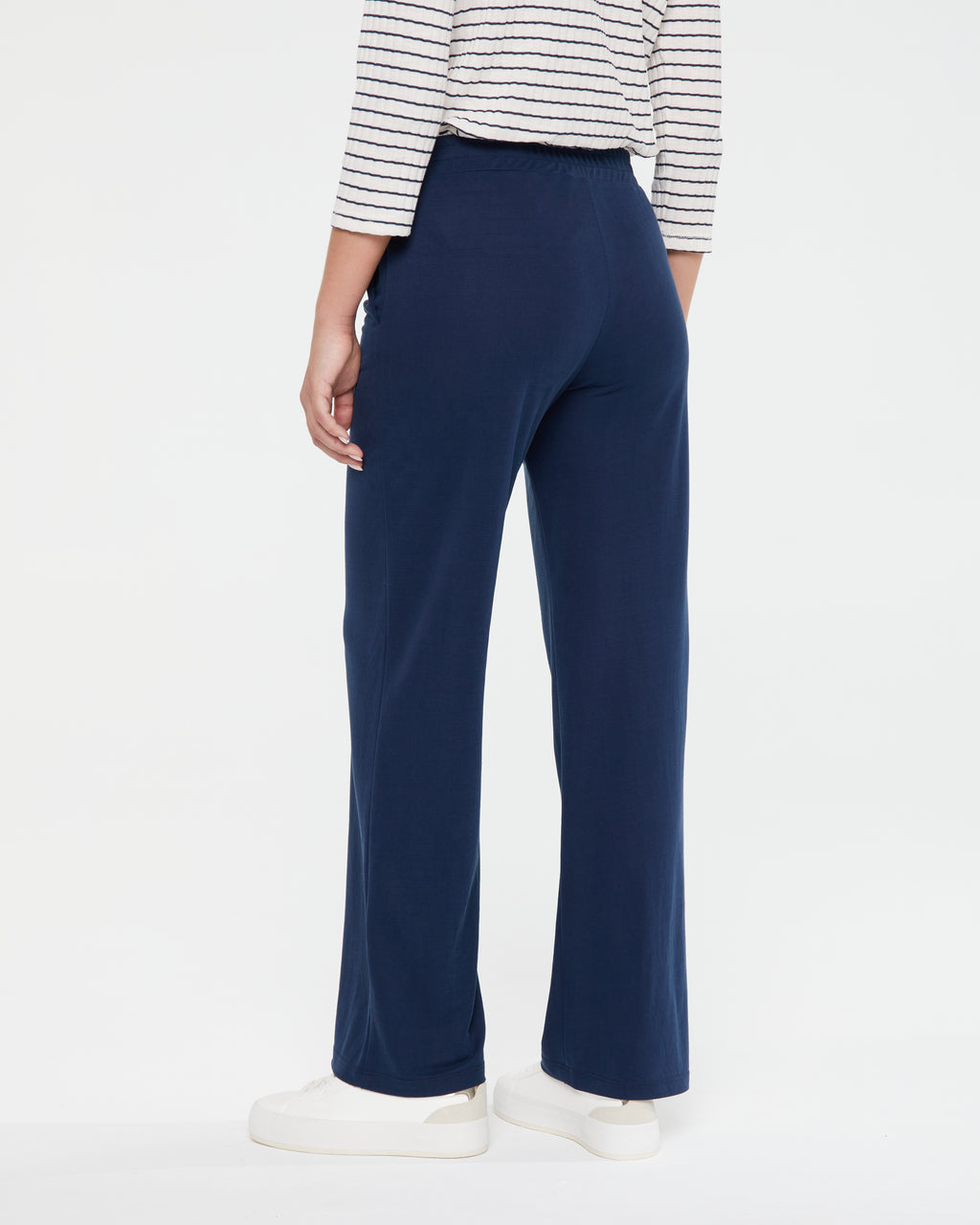 Women's straight knit trousers with pockets and elastic waist