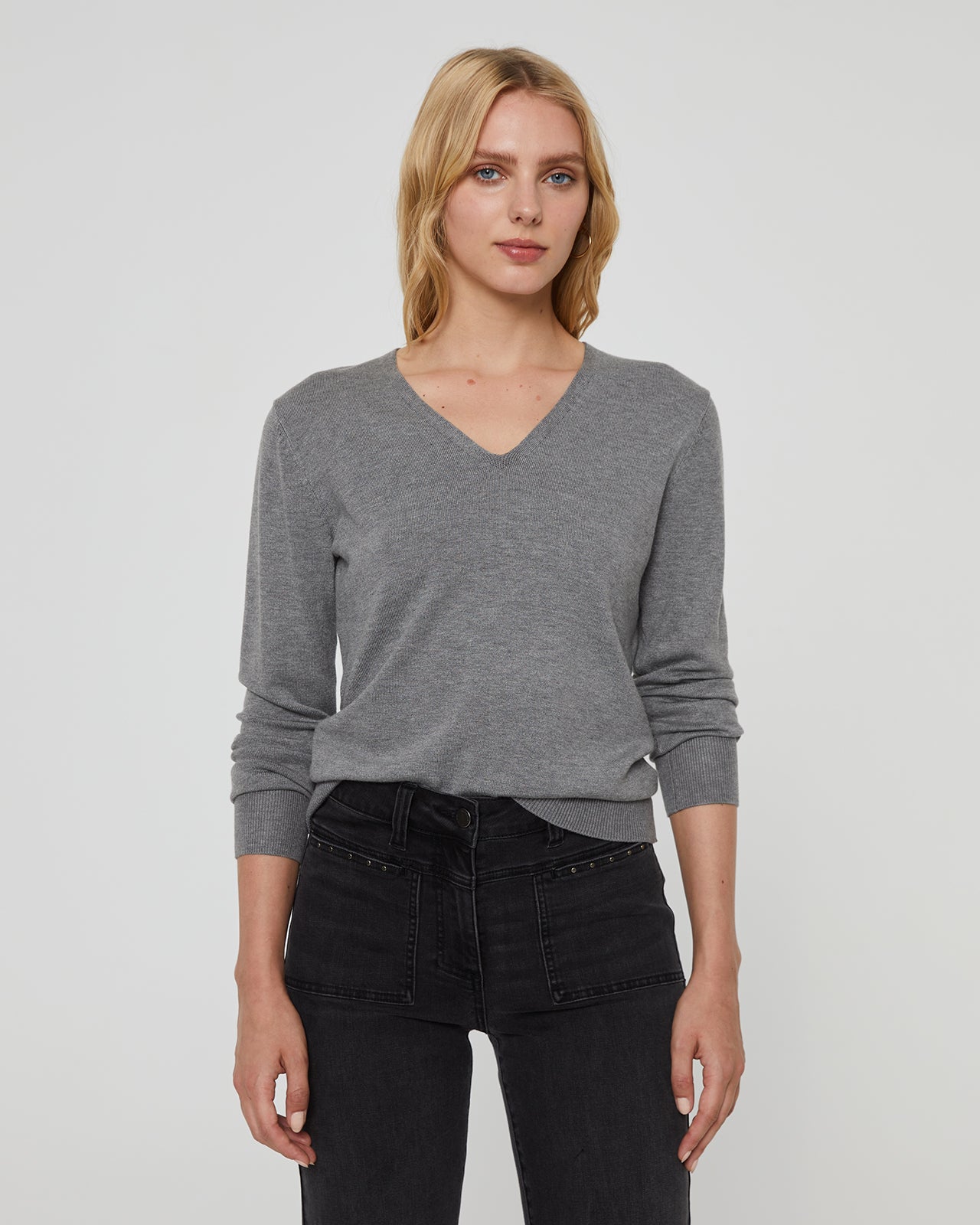 Basic women's long-sleeved V-neck sweater