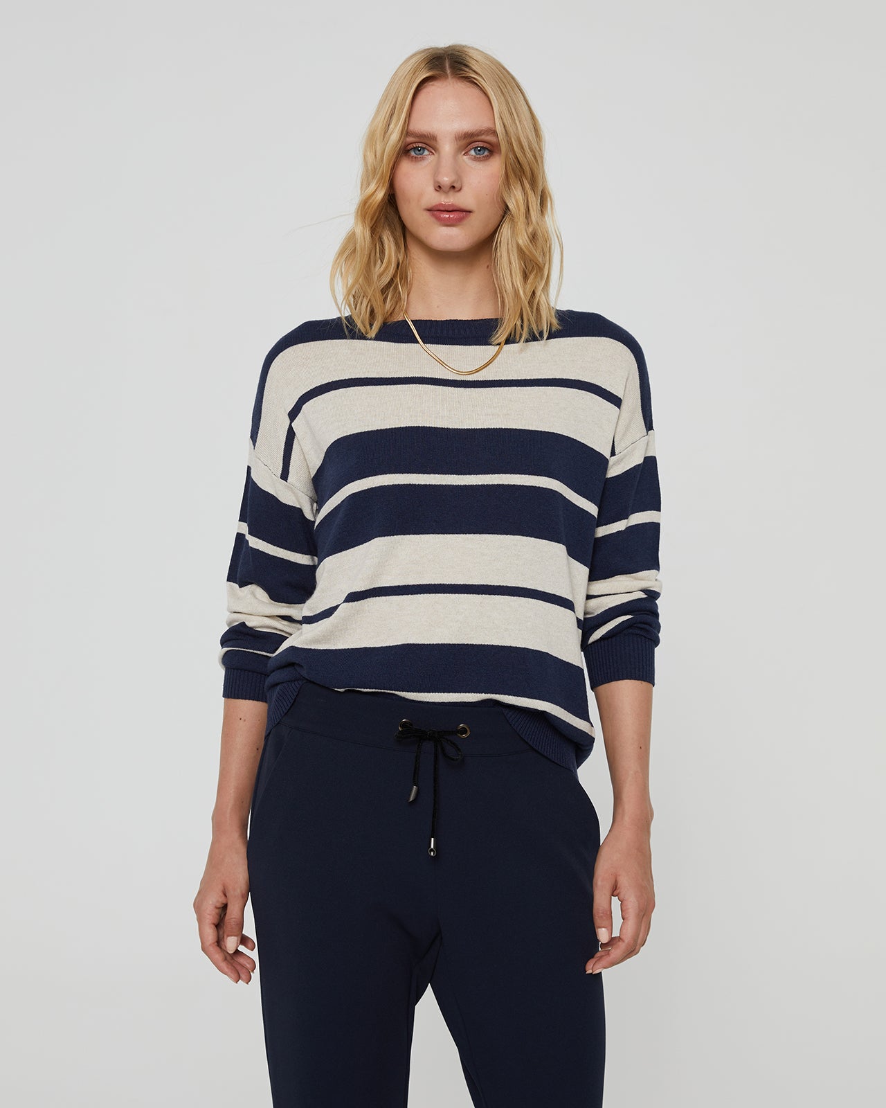 Women's two-tone striped round neck sweater