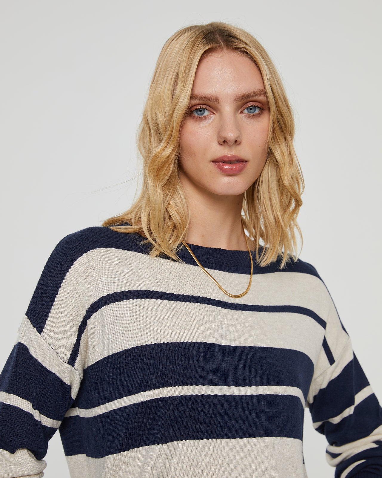 Women's two-tone striped round neck sweater