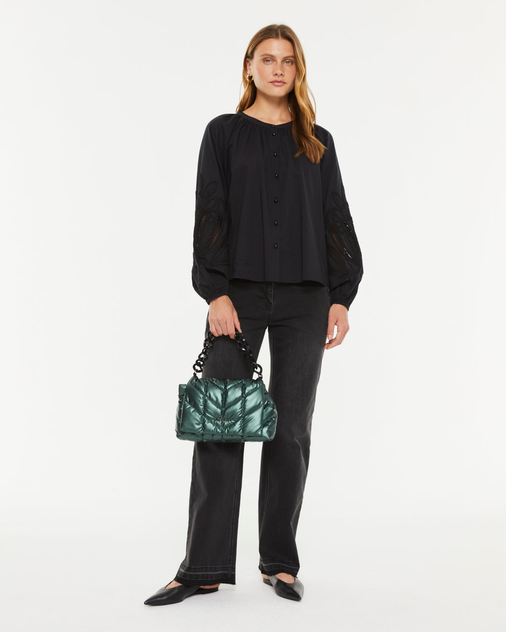 Women's padded shoulder bag with flap and magnetic closure
