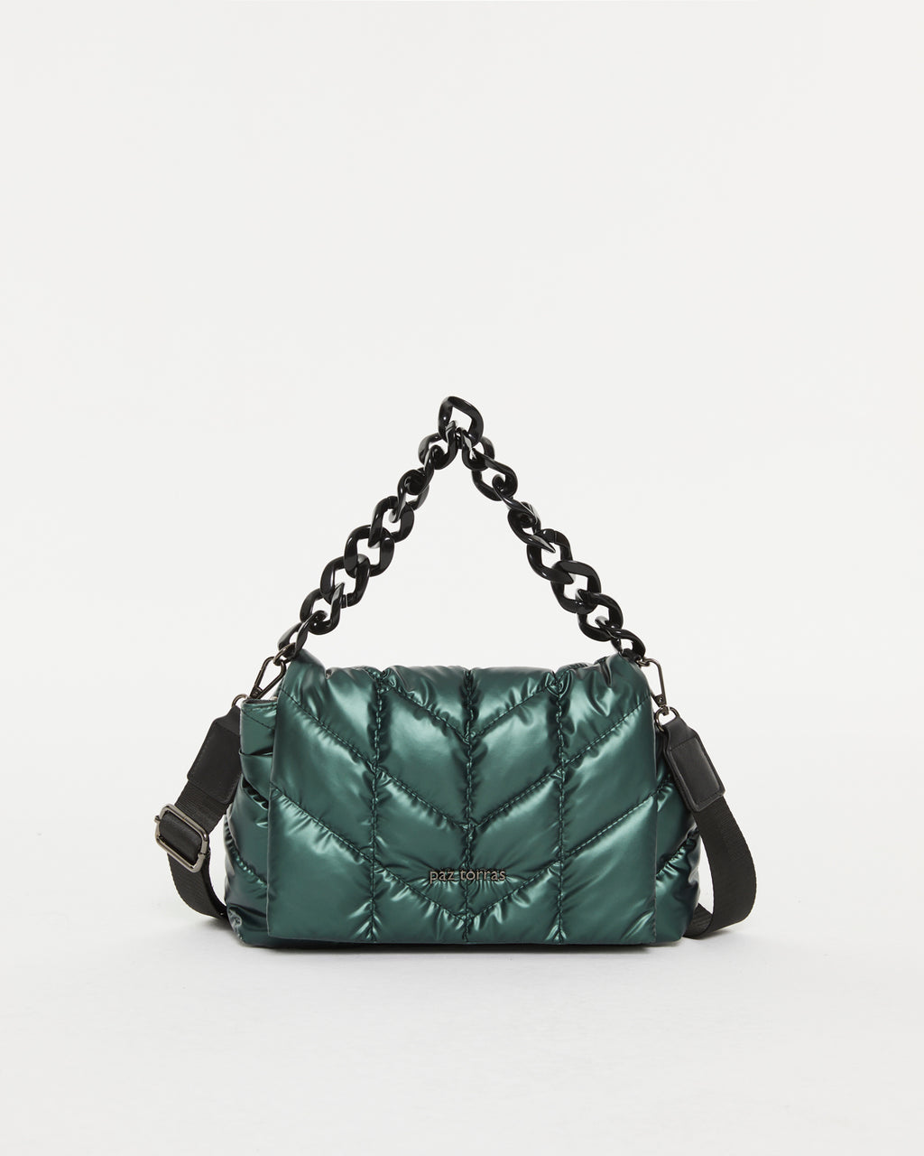 Women's padded shoulder bag with flap and magnetic closure