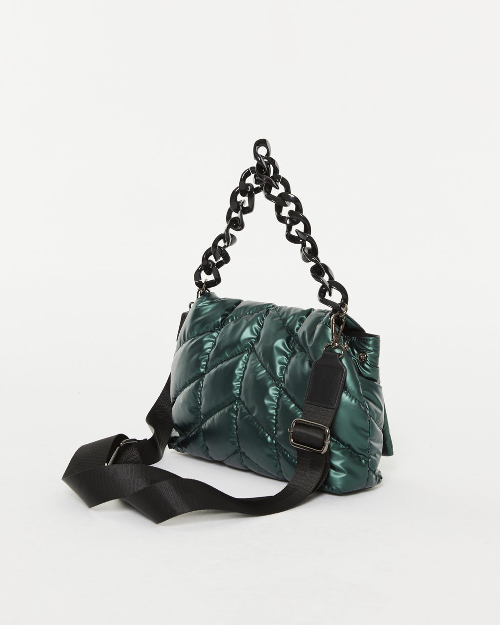 Women's padded shoulder bag with flap and magnetic closure