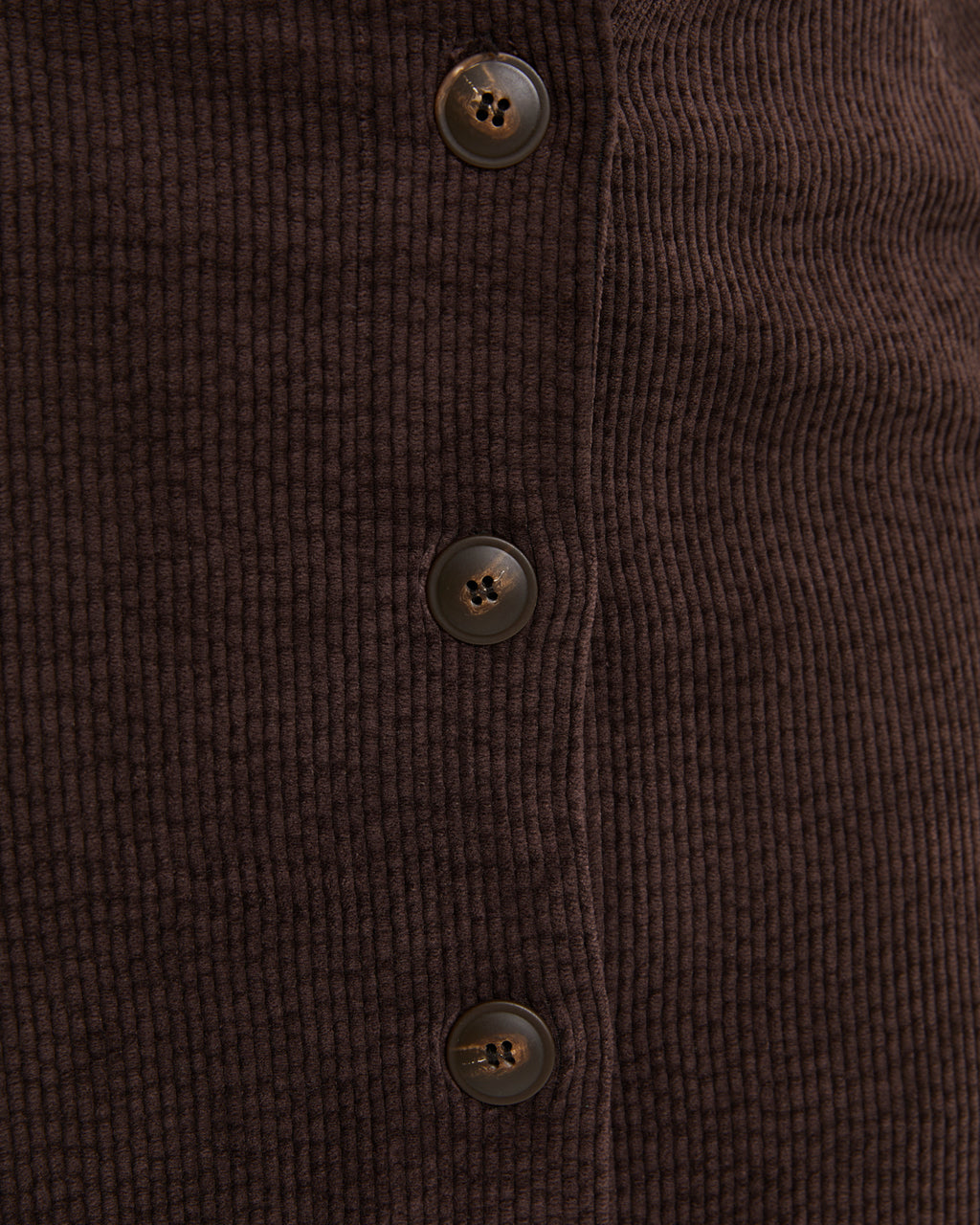 Falda midi de pana con abotonadura central