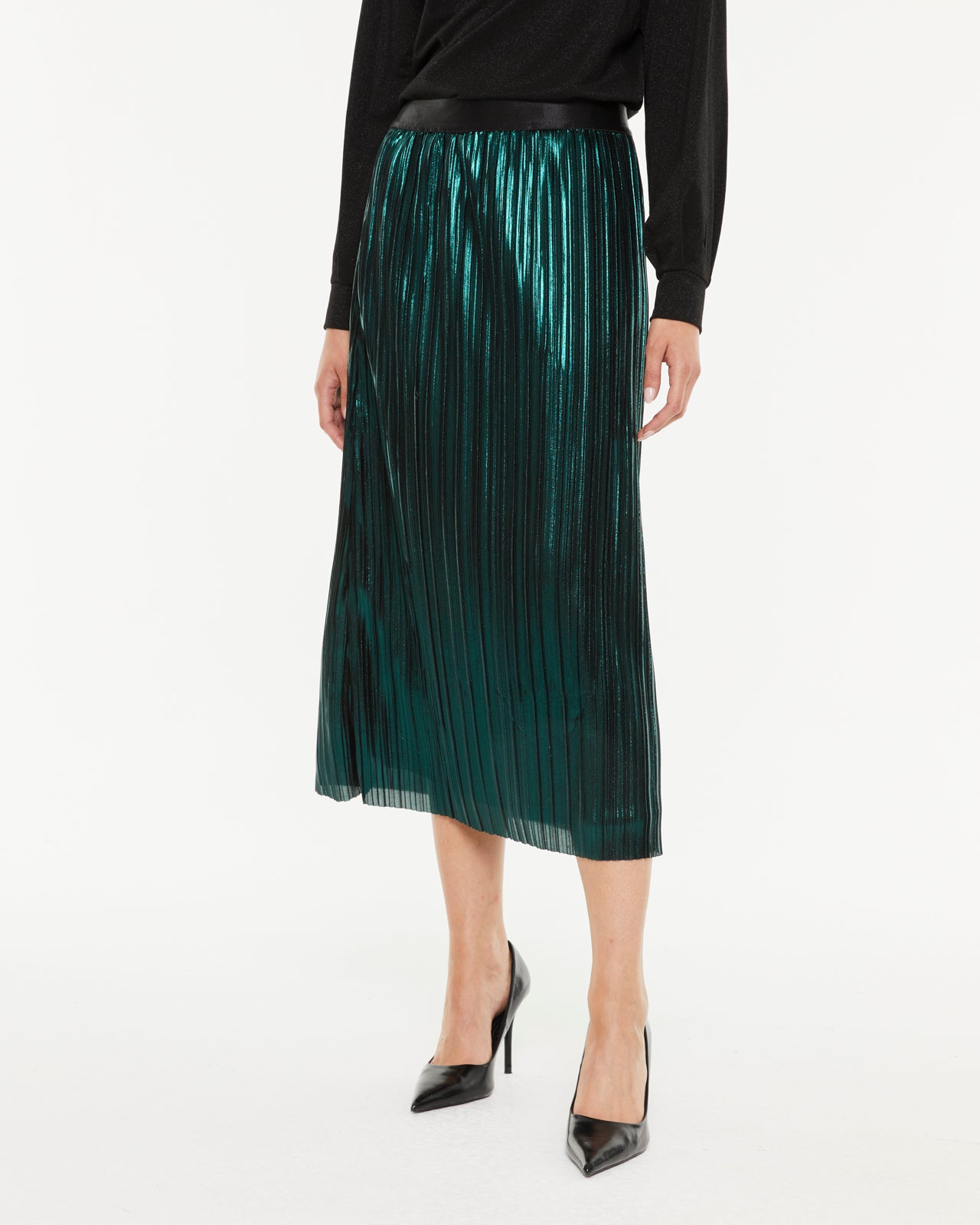 Pleated skirt with elastic waistband