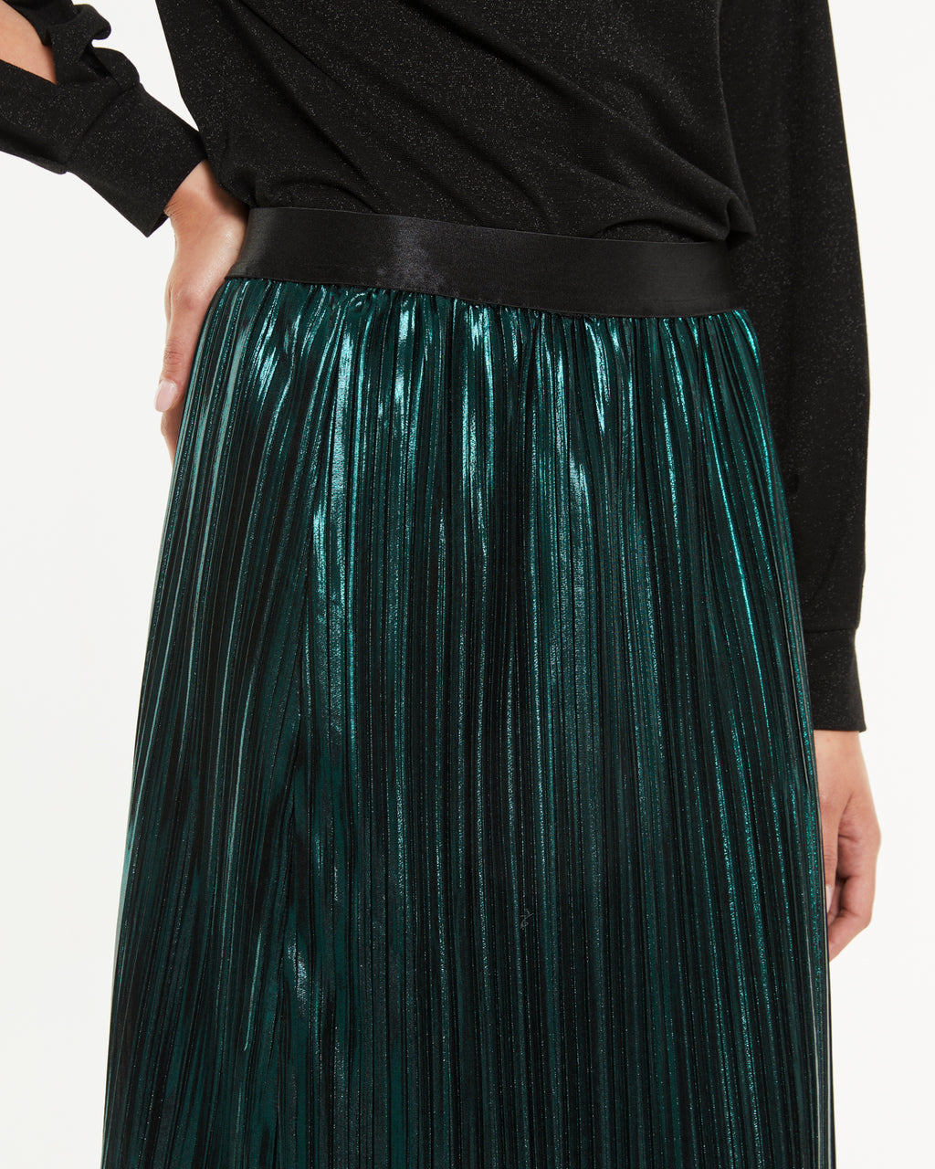 Pleated skirt with elastic waistband