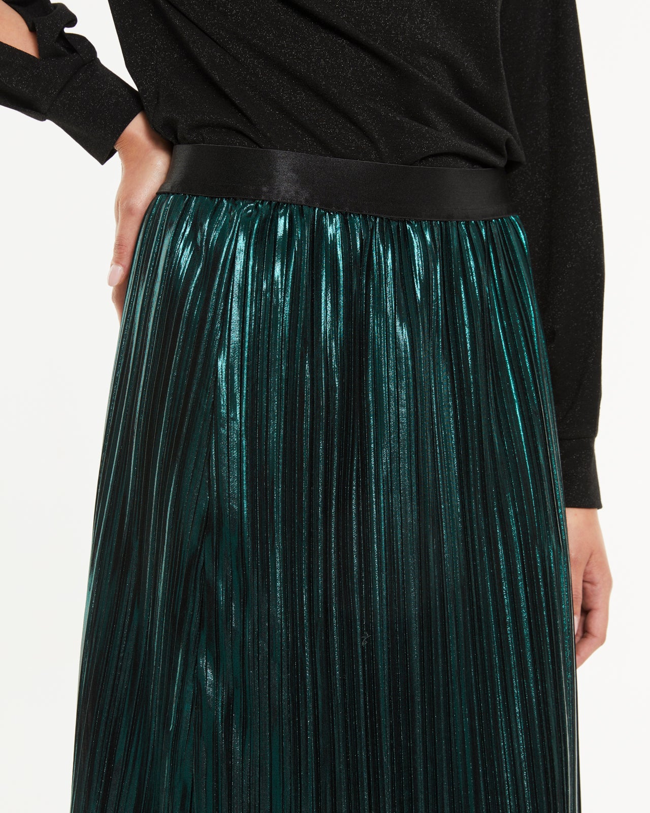 Pleated skirt with elastic waistband